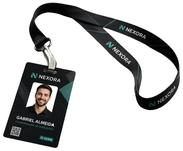 Crachá PVC personalizado com foto e cordão Vixcard