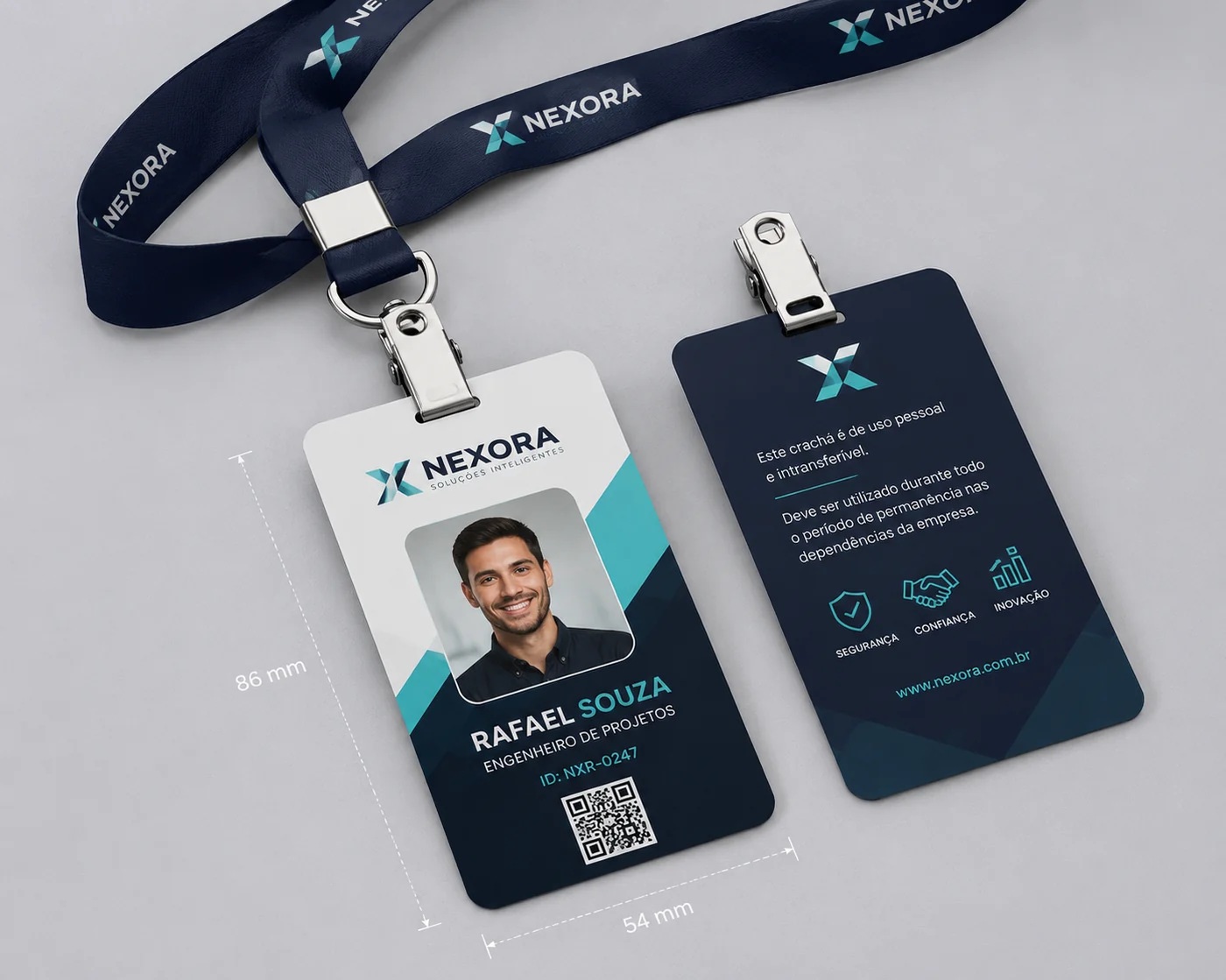 Crachá Nexora Rafael Souza com cordão personalizado - frente e verso