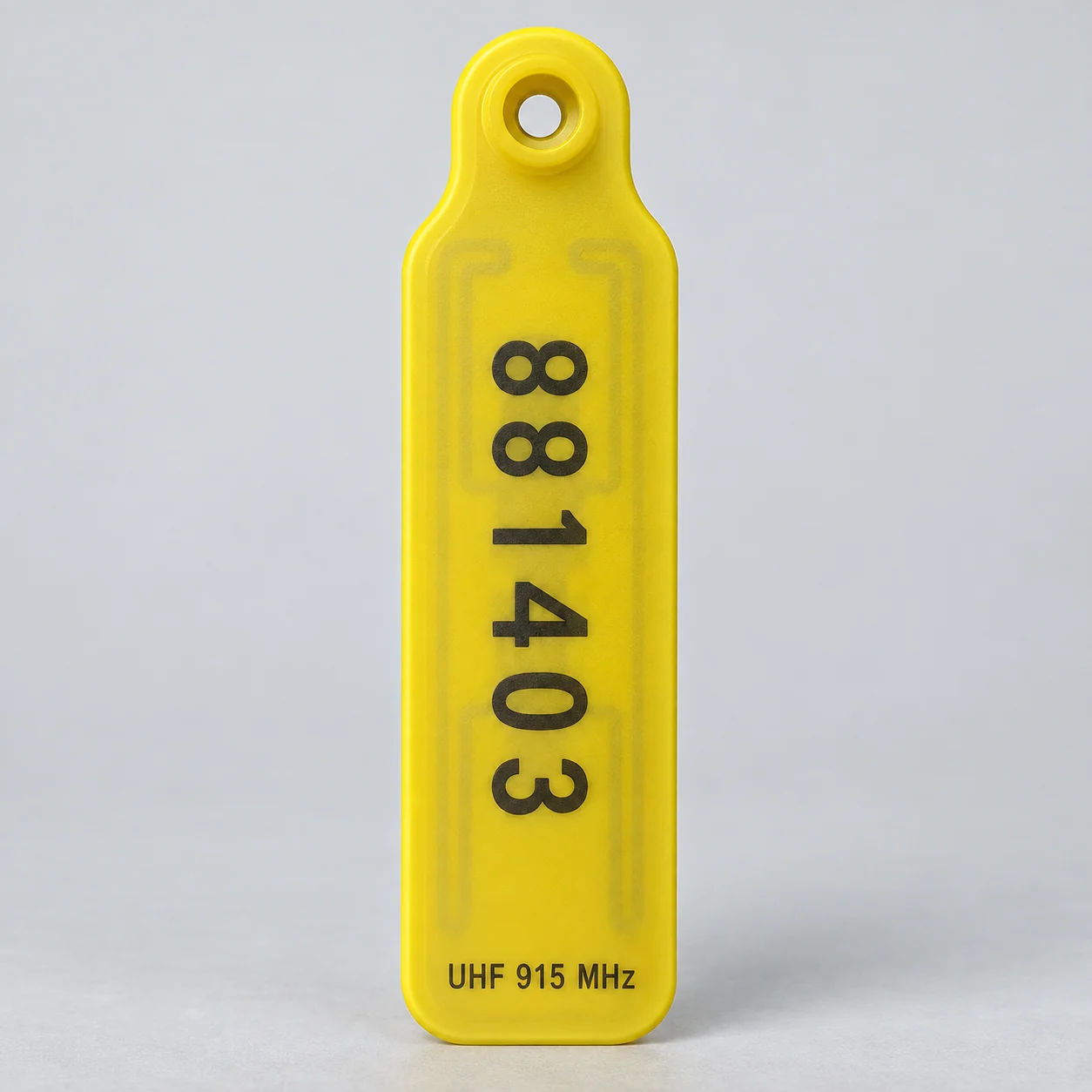 Brinco RFID UHF 915 MHz da Vixcard, formato bandeira alongada, com a antena visível sob o polímero